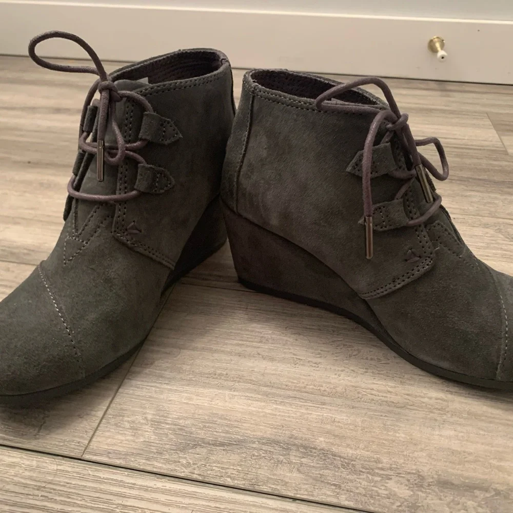 Tom Booties - Picture 2 of 5